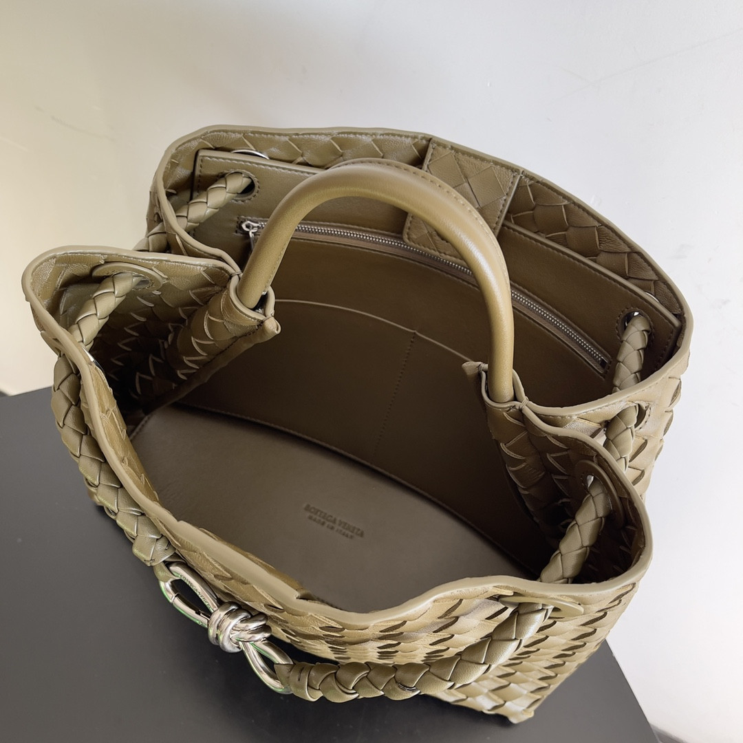Bottega Veneta Medium Andiamo 32x25x11CM