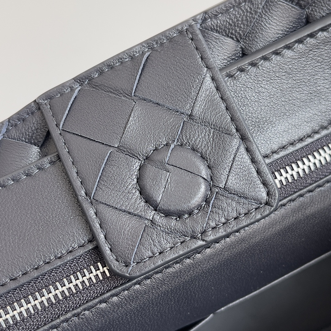 Bottega Veneta Medium Andiamo 32x25x11CM