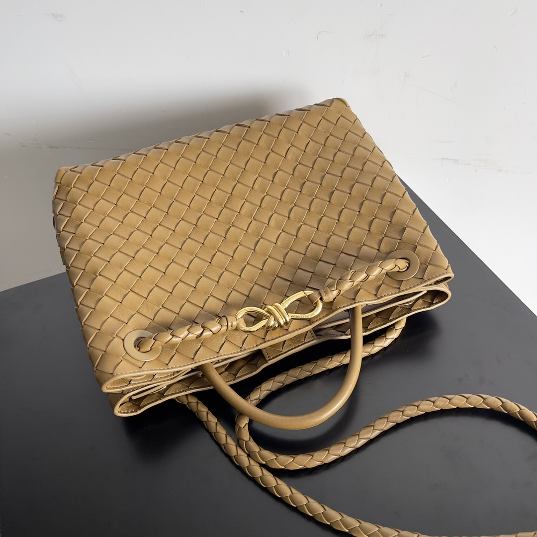 Bottega Veneta Medium Andiamo 32x25x11CM