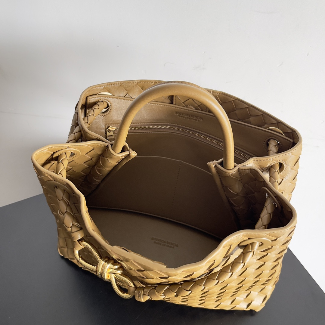 Bottega Veneta Medium Andiamo 32x25x11CM