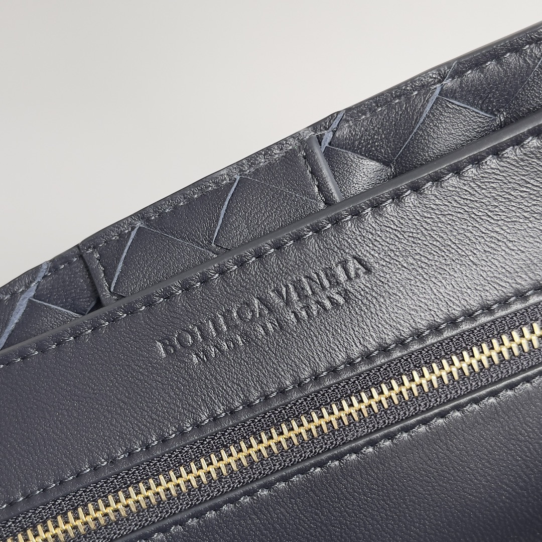 Bottega Veneta Medium Andiamo 32x25x11CM