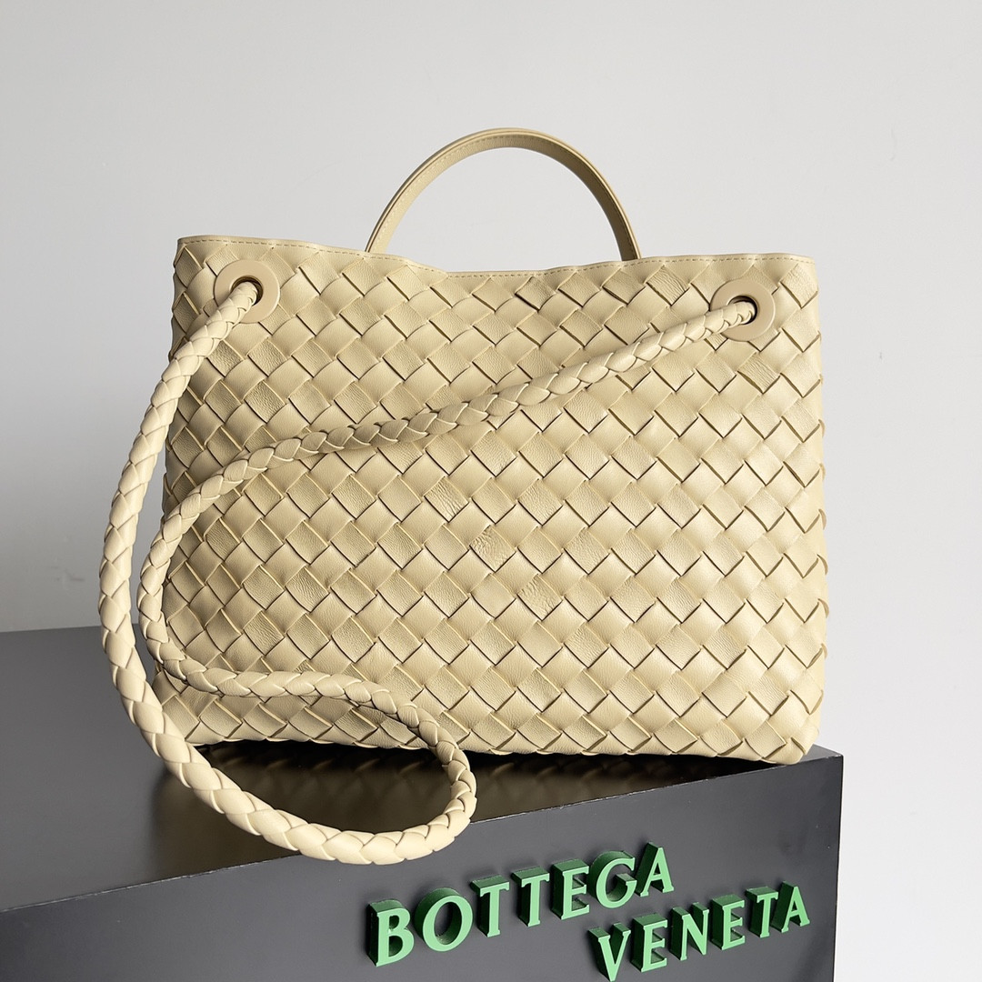 Bottega Veneta Medium Andiamo 32x25x11CM