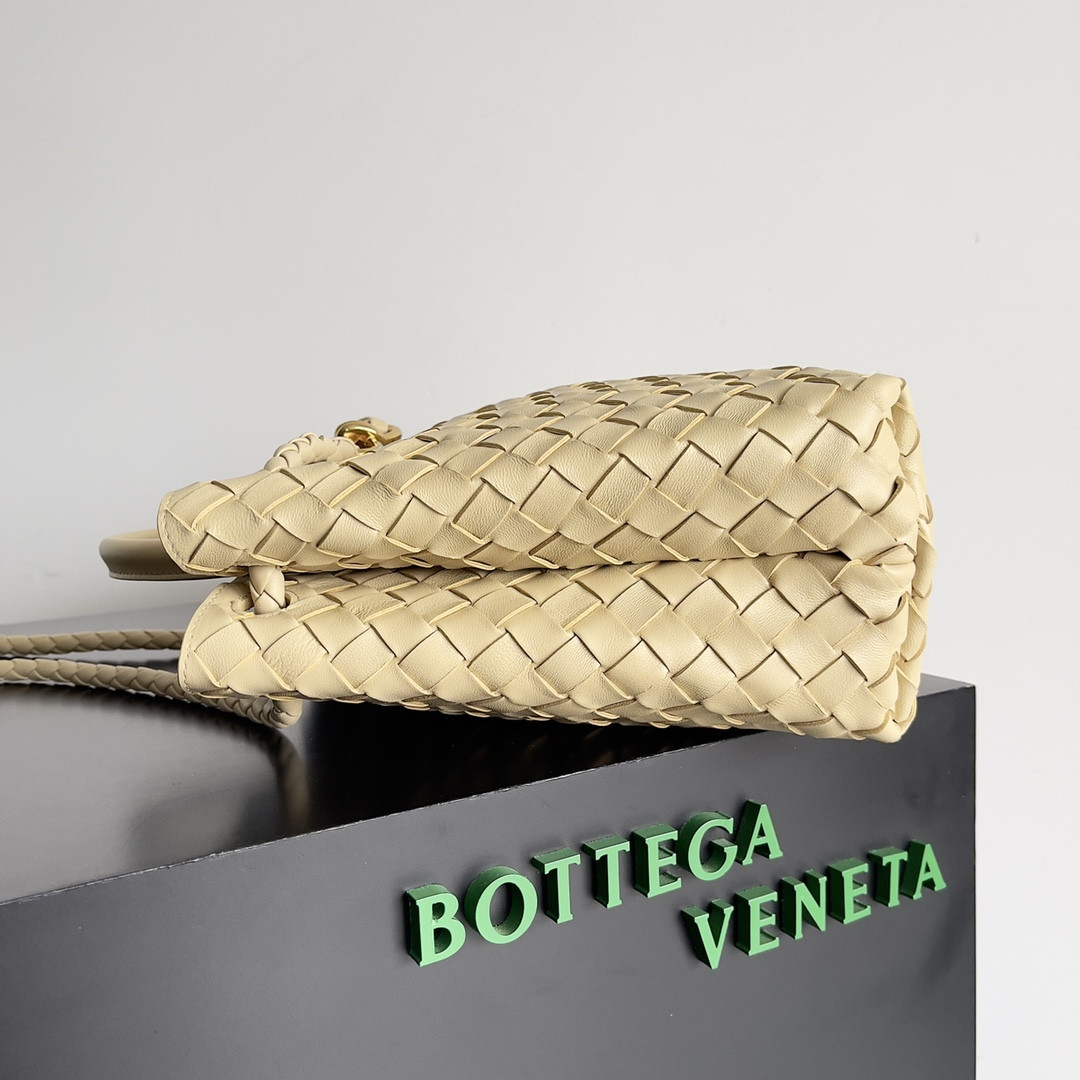 Bottega Veneta Medium Andiamo 32x25x11CM