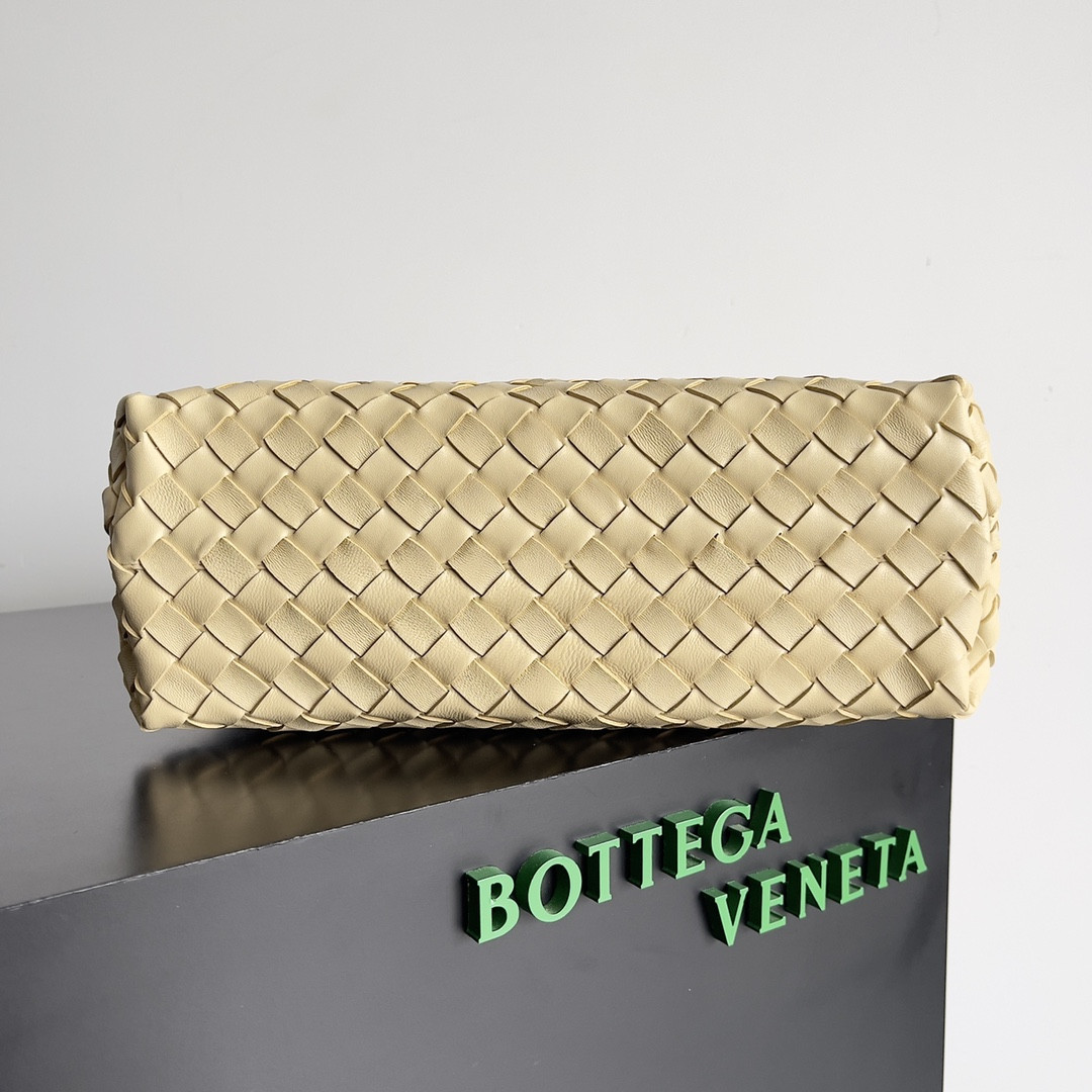 Bottega Veneta Medium Andiamo 32x25x11CM