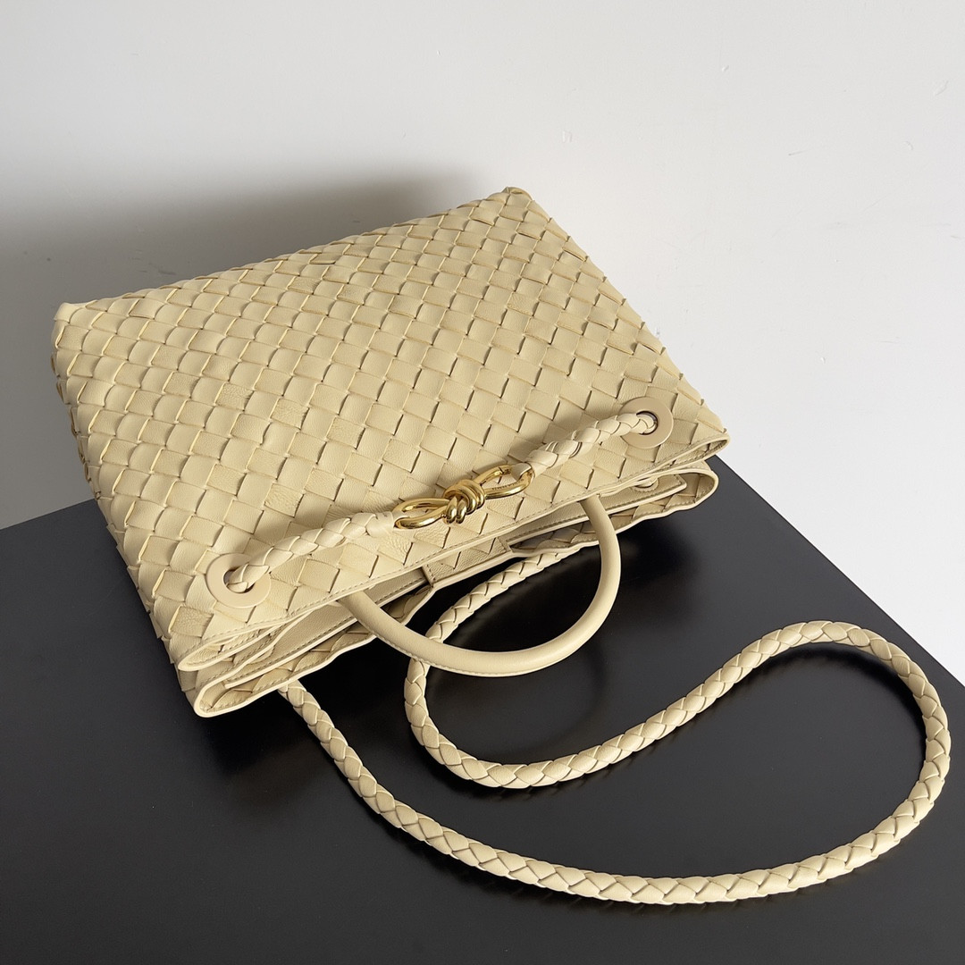 Bottega Veneta Medium Andiamo 32x25x11CM