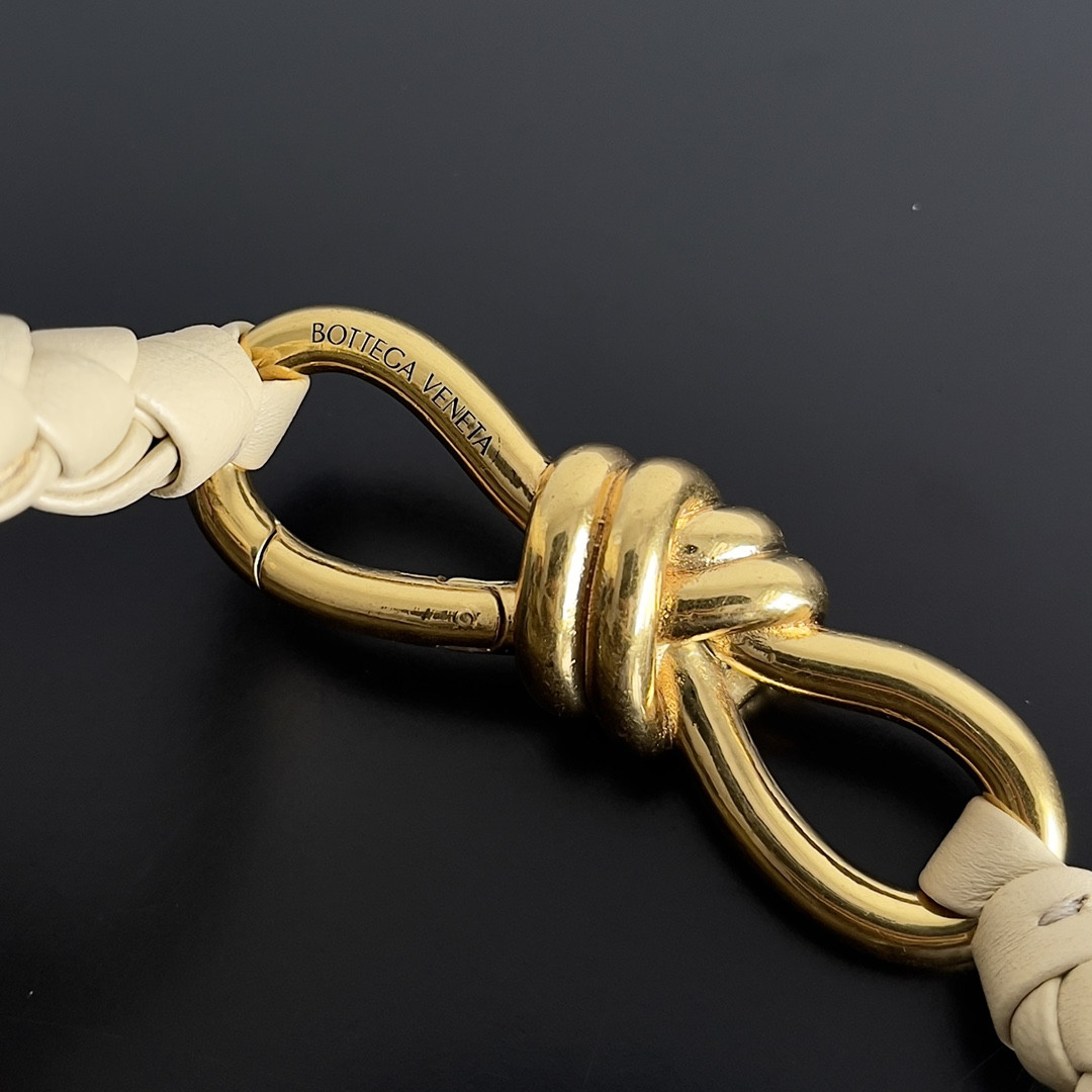 Bottega Veneta Medium Andiamo 32x25x11CM