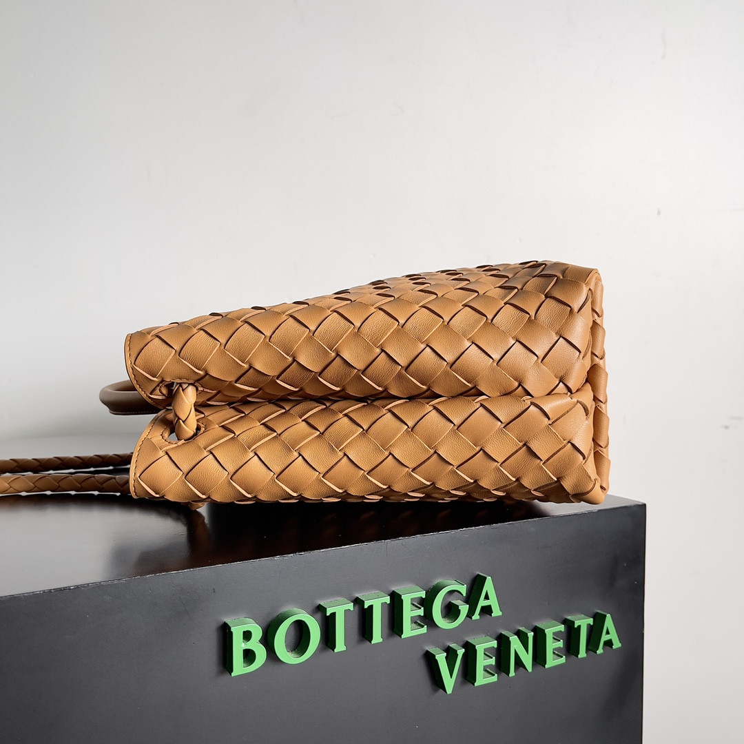 Bottega Veneta Medium Andiamo 32x25x11CM