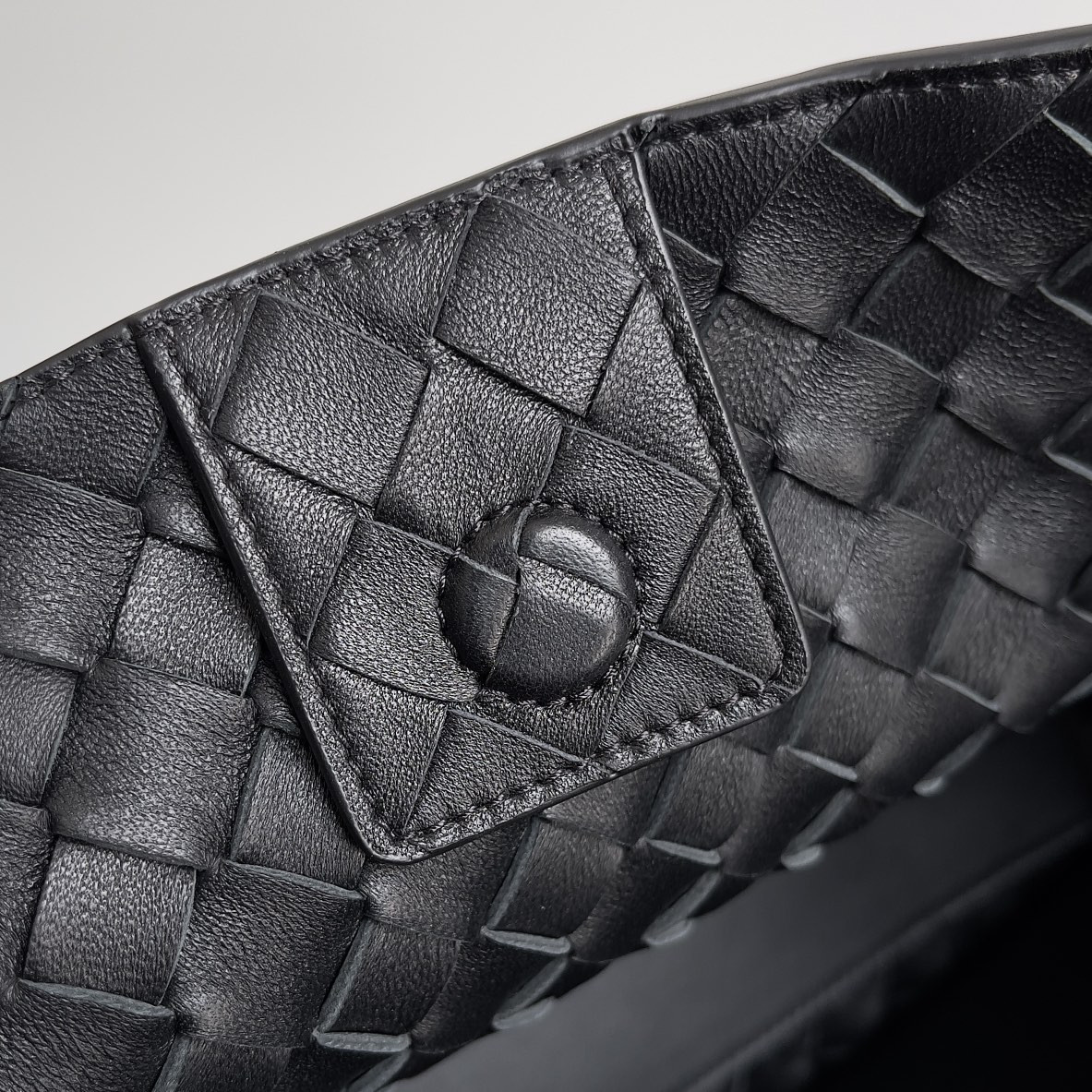 Bottega Veneta Medium Andiamo 32x25x11CM