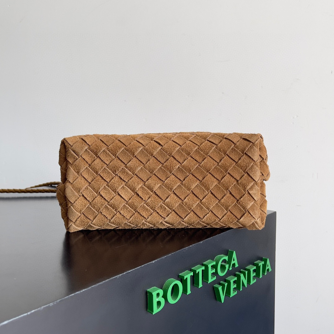 Bottega Veneta Small Andiamo 25x22x10.5cm