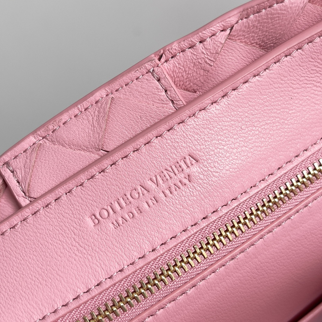 Bottega Veneta Small Andiamo 25x22x10.5cm