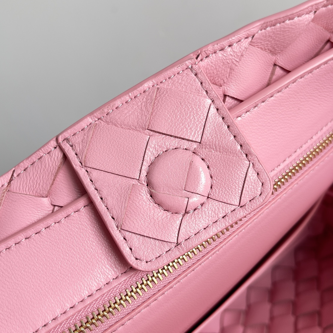 Bottega Veneta Small Andiamo 25x22x10.5cm