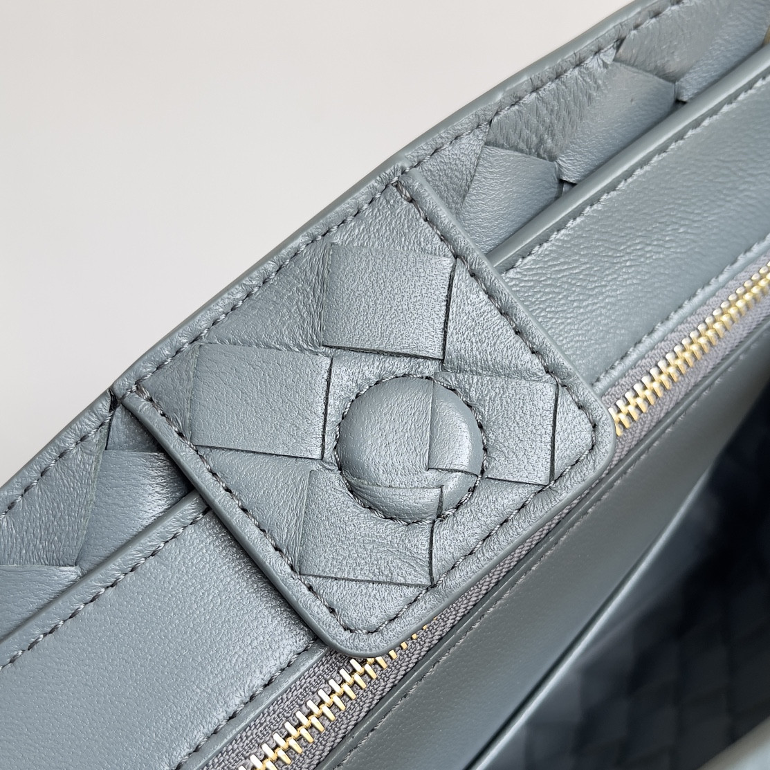 Bottega Veneta Small Andiamo 25x22x10.5cm