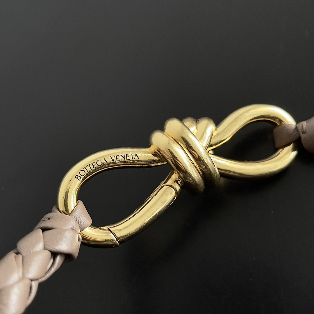 Bottega Veneta Small Andiamo 25x22x10.5cm