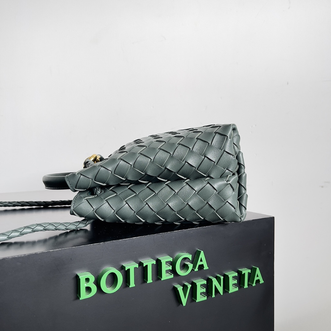 Bottega Veneta Small Andiamo 25x22x10.5cm