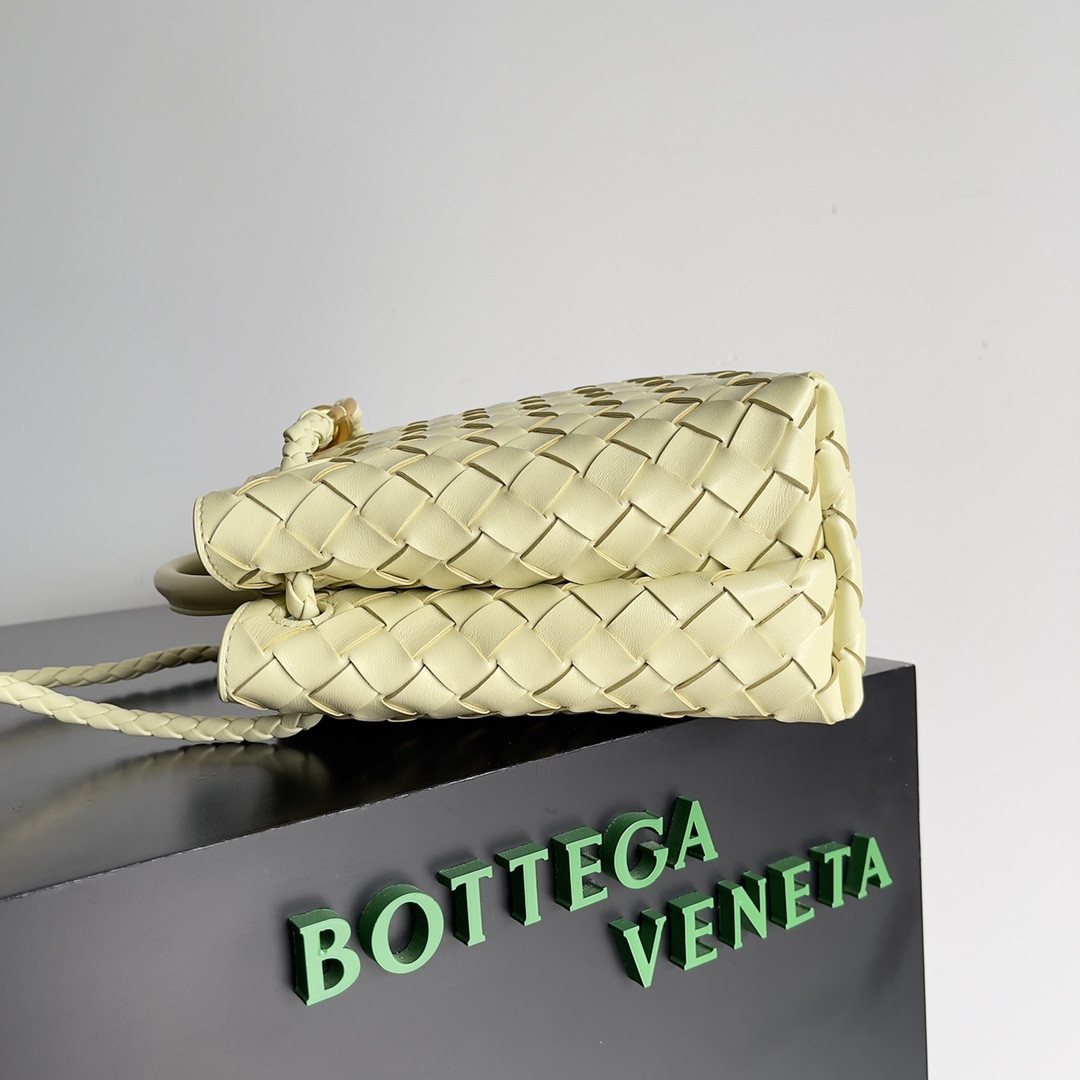 Bottega Veneta Small Andiamo 25x22x10.5cm