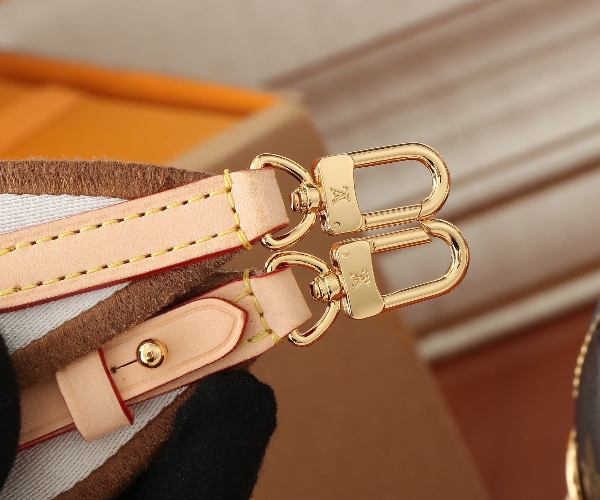 LV Speedy 18 M46970 18x12.5x11CM