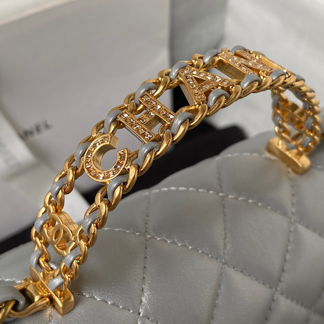 Chanel MINI CLASSIC HANDBAG WITH TOP HANDLE 12 × 20 × 6 CM