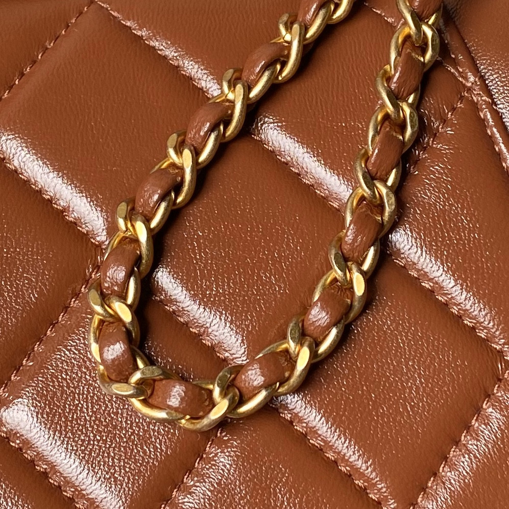 CHANEL MINI BAG WITH TOP HANDLE Shiny Lambskin & Gold-Tone Metal Brown 12 × 18 × 7 cm