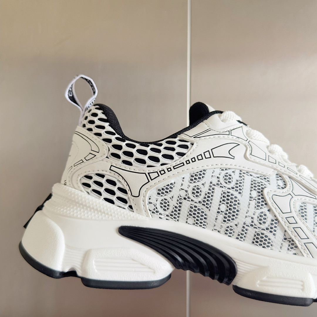 UA Dior Vibe Sneaker