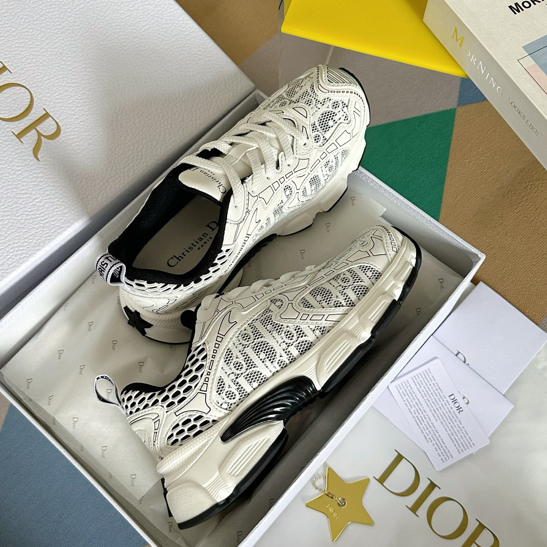 UA Dior Vibe Sneaker