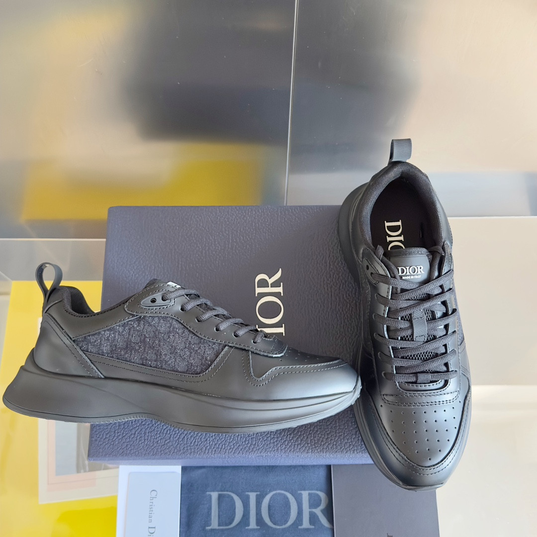 UA Dior B25 Runner Sneaker