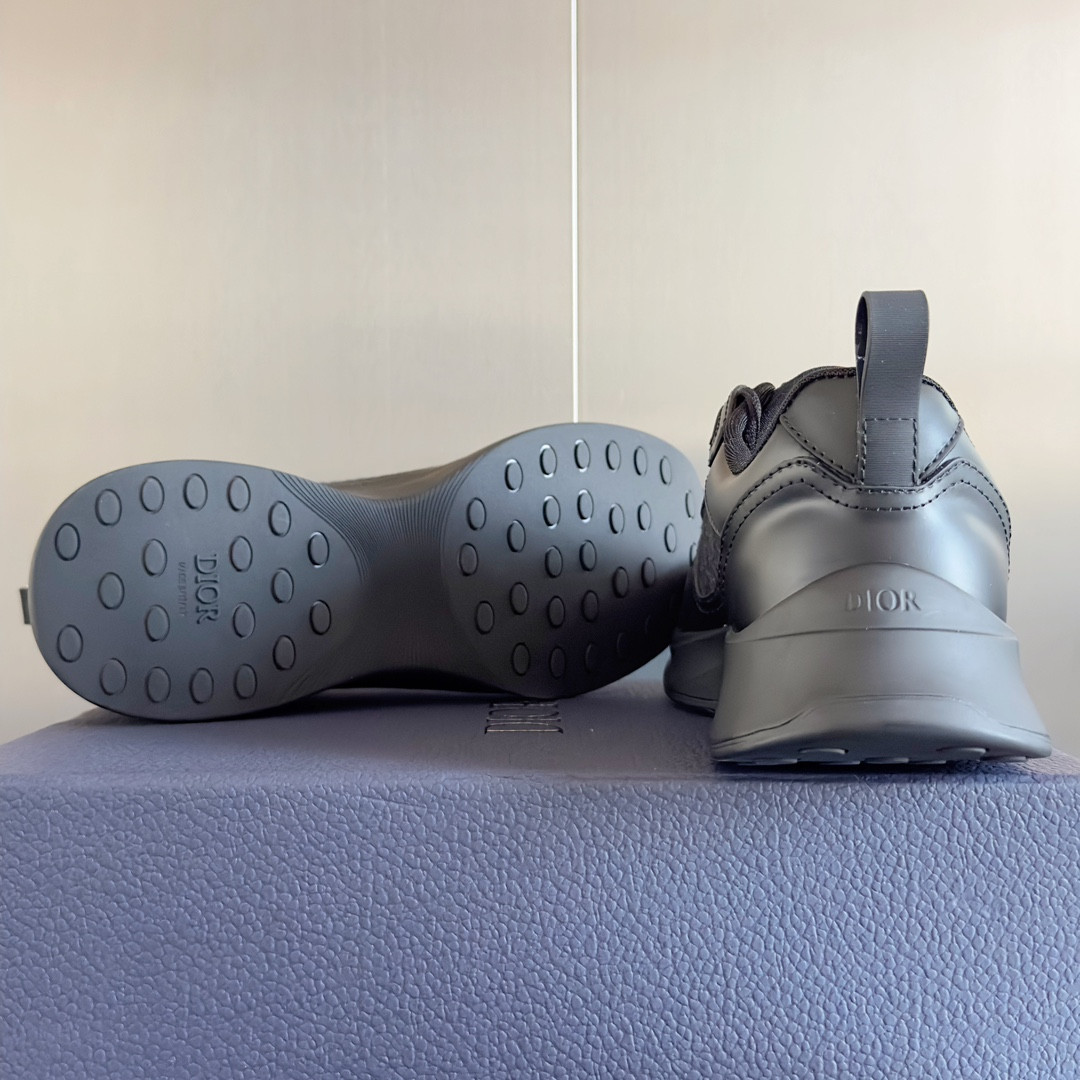 UA Dior B25 Runner Sneaker