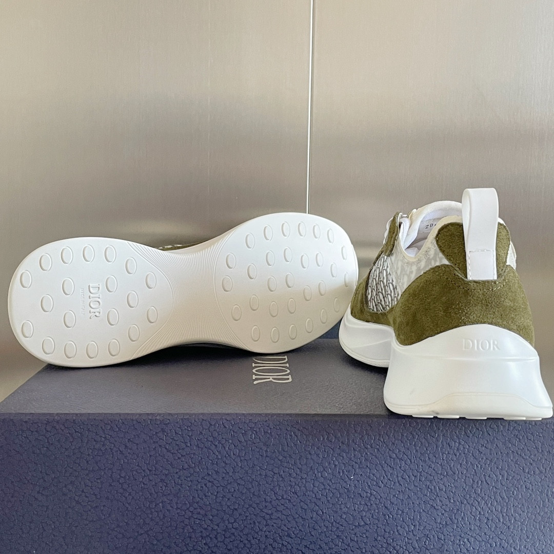 UA Dior B25 Runner Sneaker