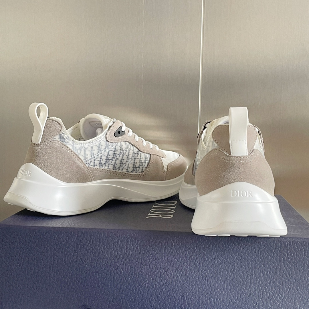 UA Dior B25 Runner Sneaker