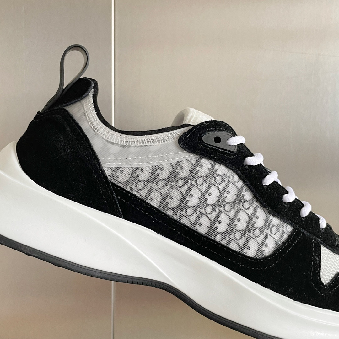 UA Dior B25 Runner Sneaker