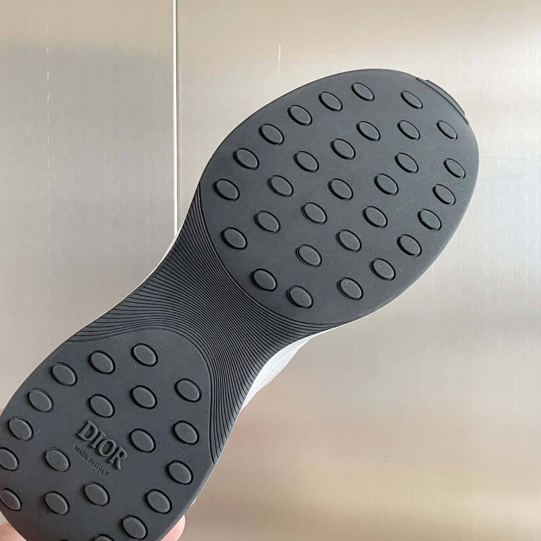 UA Dior B25 Runner Sneaker