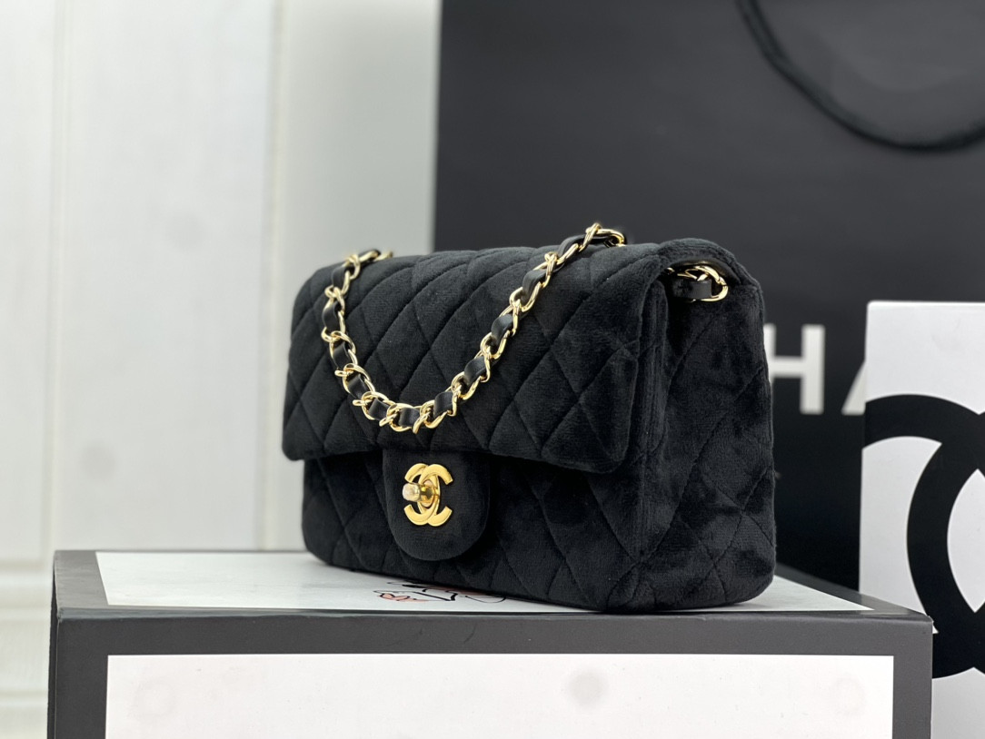 Chanel Classic Flap Bag 20cm