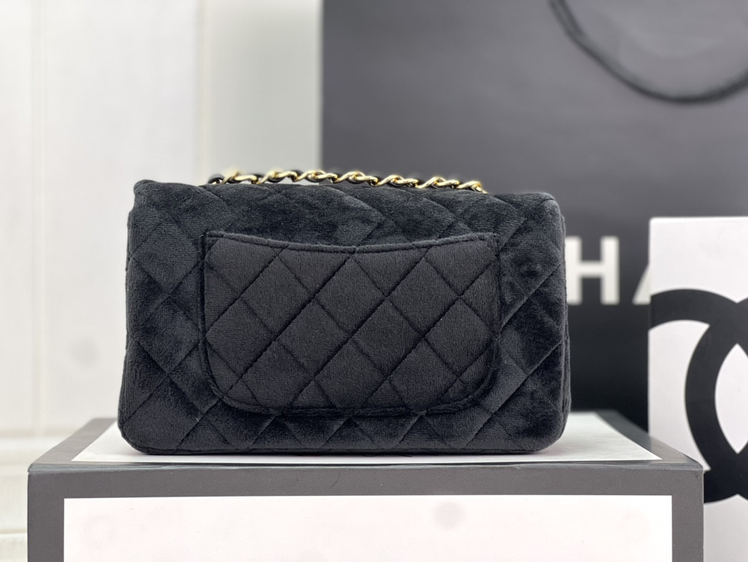 Chanel Classic Flap Bag 20cm
