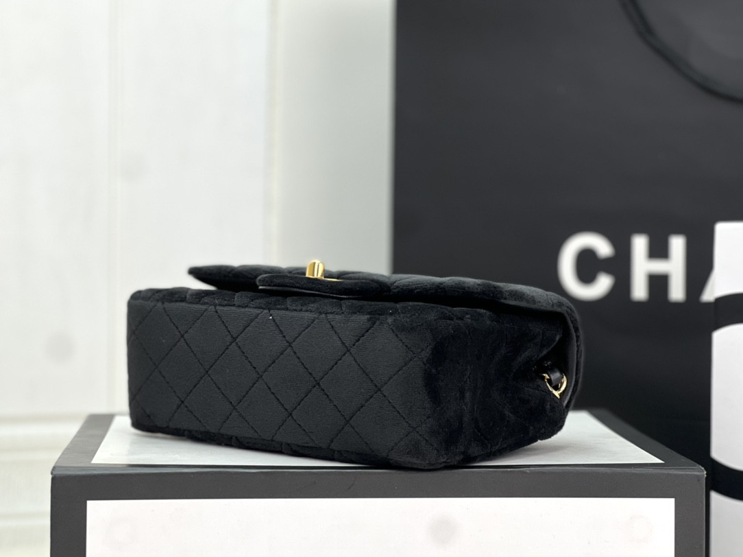 Chanel Classic Flap Bag 20cm