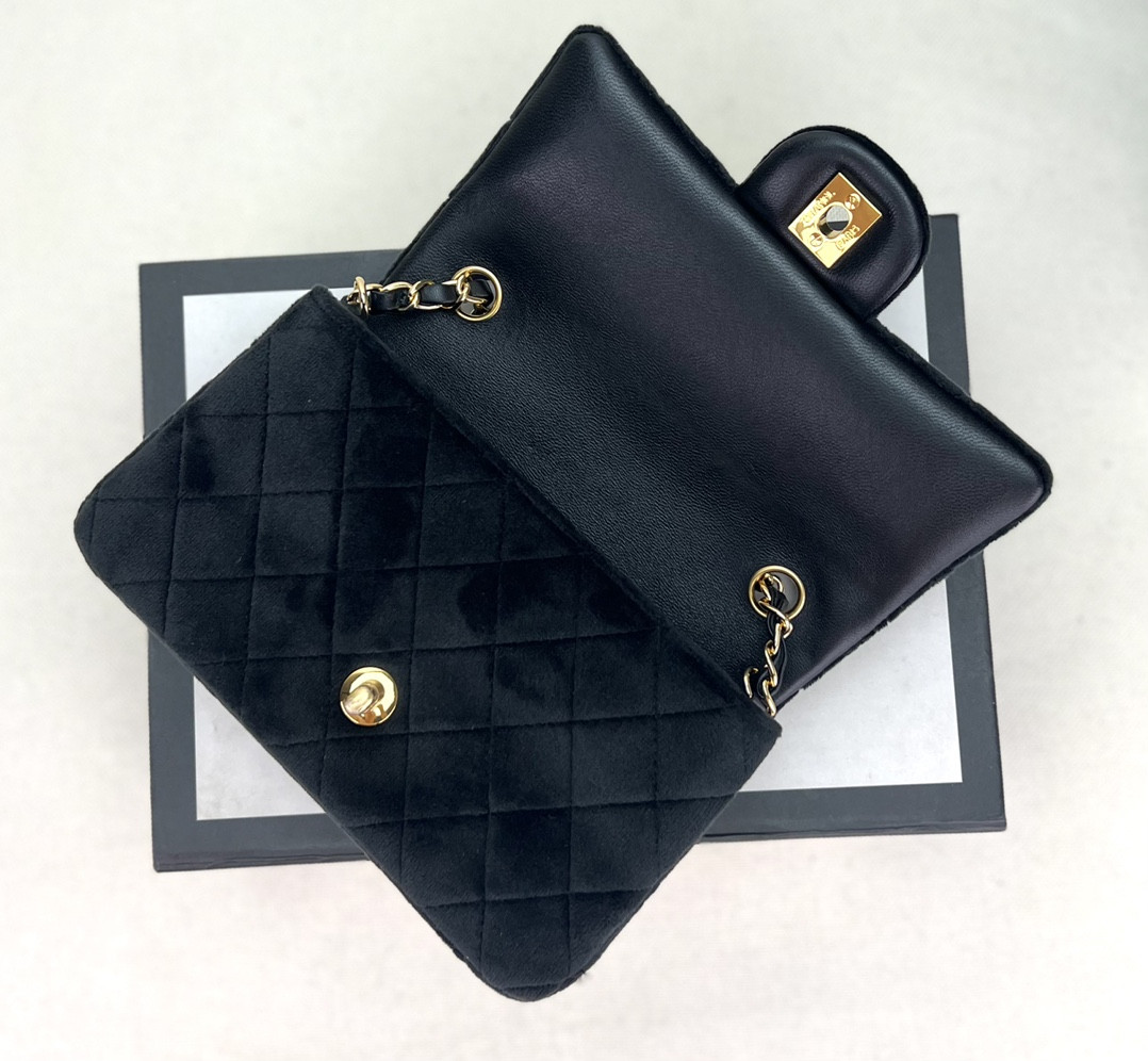 Chanel Classic Flap Bag 20cm