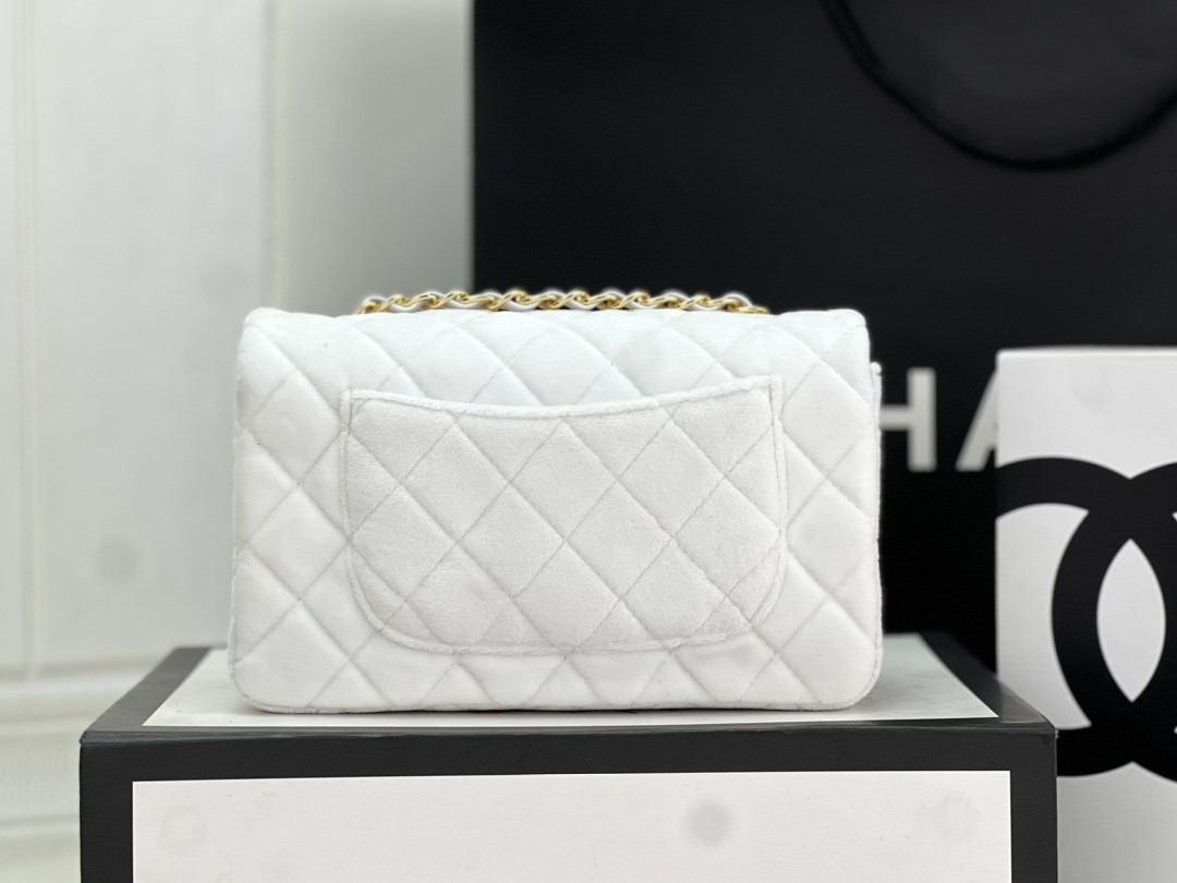 Chanel Classic Flap Bag 20cm