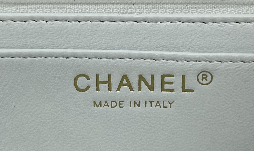 Chanel Classic Flap Bag 20cm