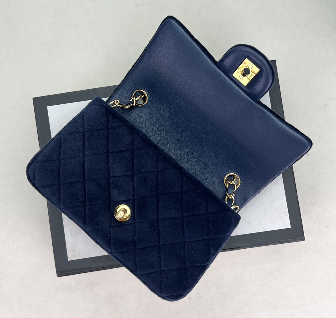 Chanel Classic Flap Bag 20cm