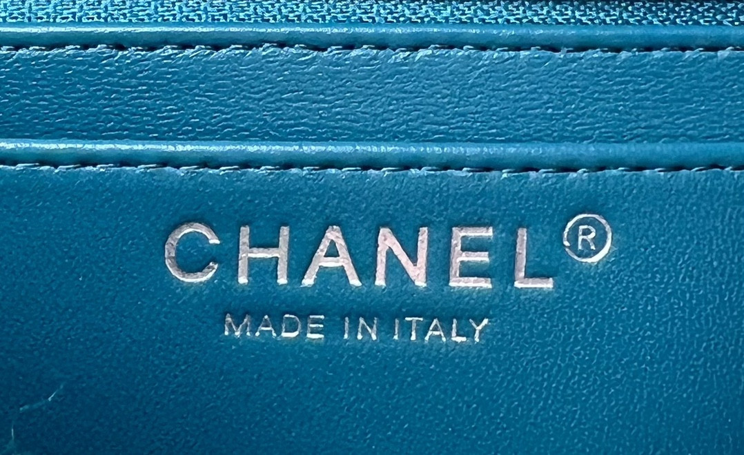 Chanel Classic Flap Bag 20cm