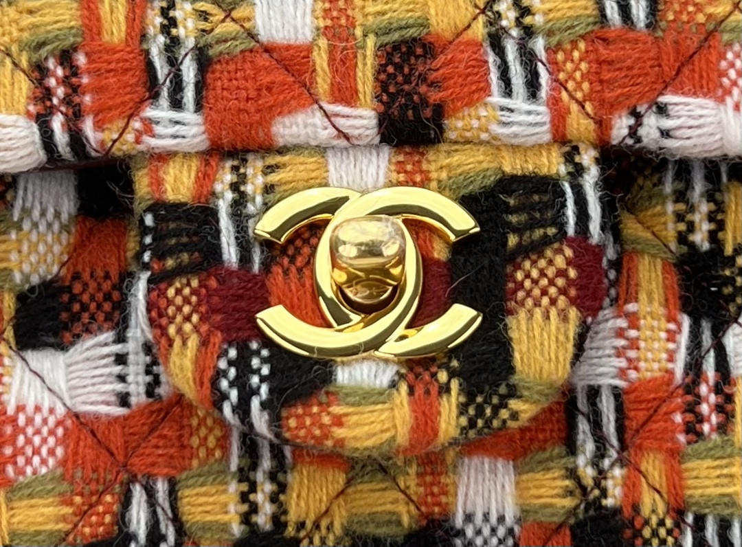 Chanel Classic Flap Bag 20cm