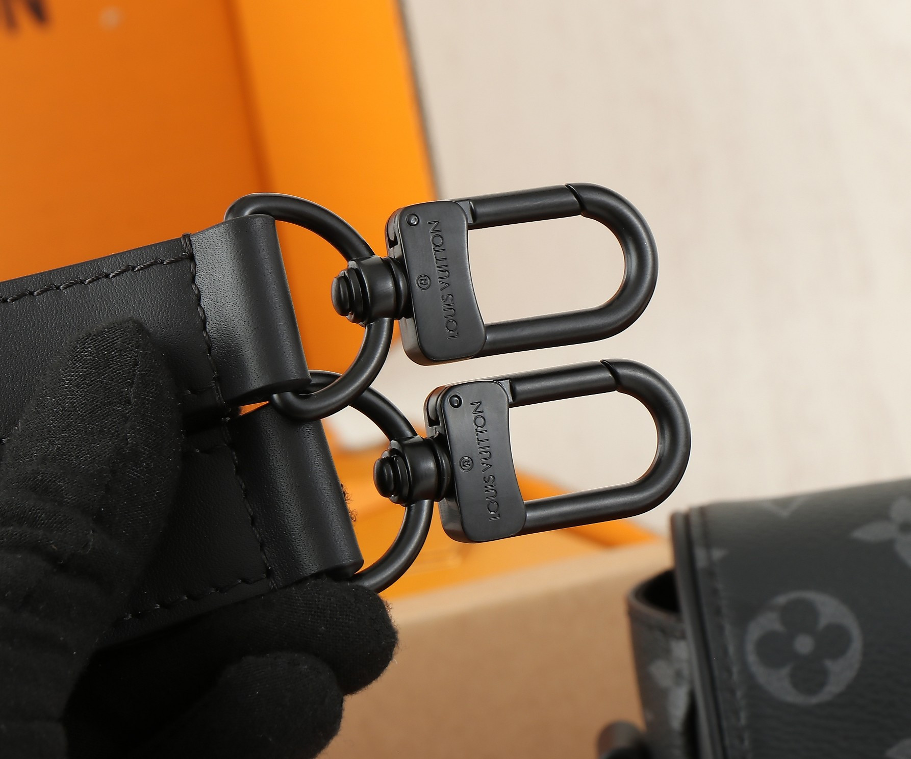 LV Montsouris Messenger M47061 20x17x7CM