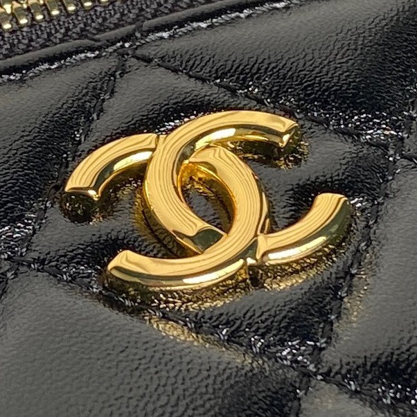 Chanel Clutch With Chain 9.5x 17x 8CM