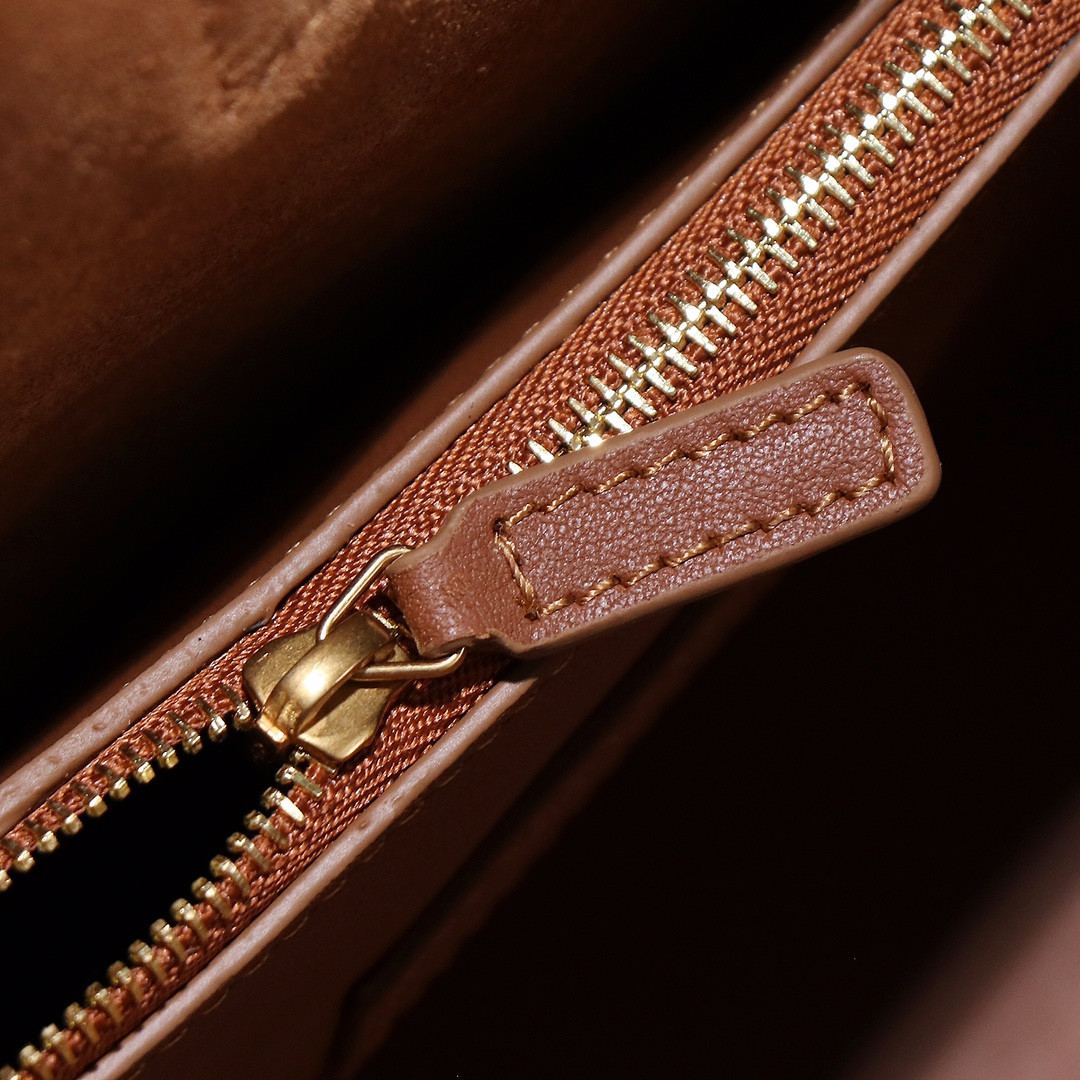 YSL LE 5 À 7 23x22x8cm