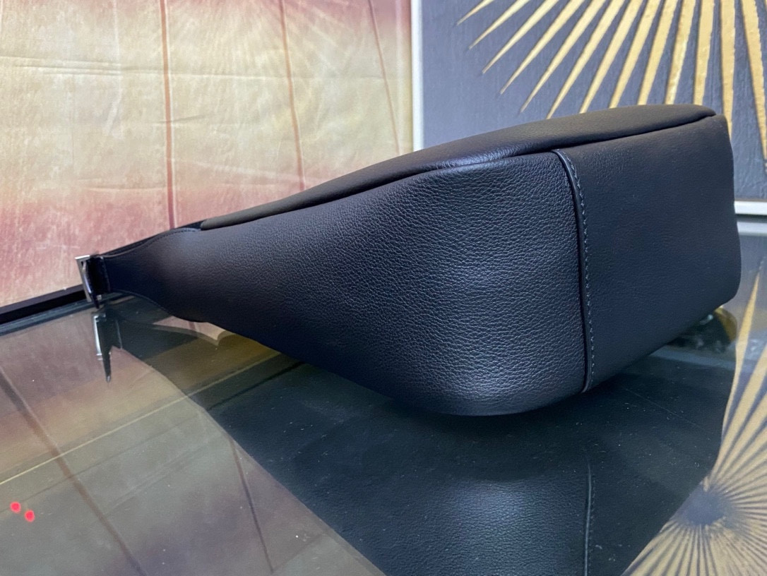 YSL LE 5 À 7 23x22x8cm