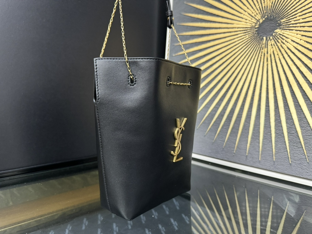 YSL POCHON in lambskin 20x24x3cm