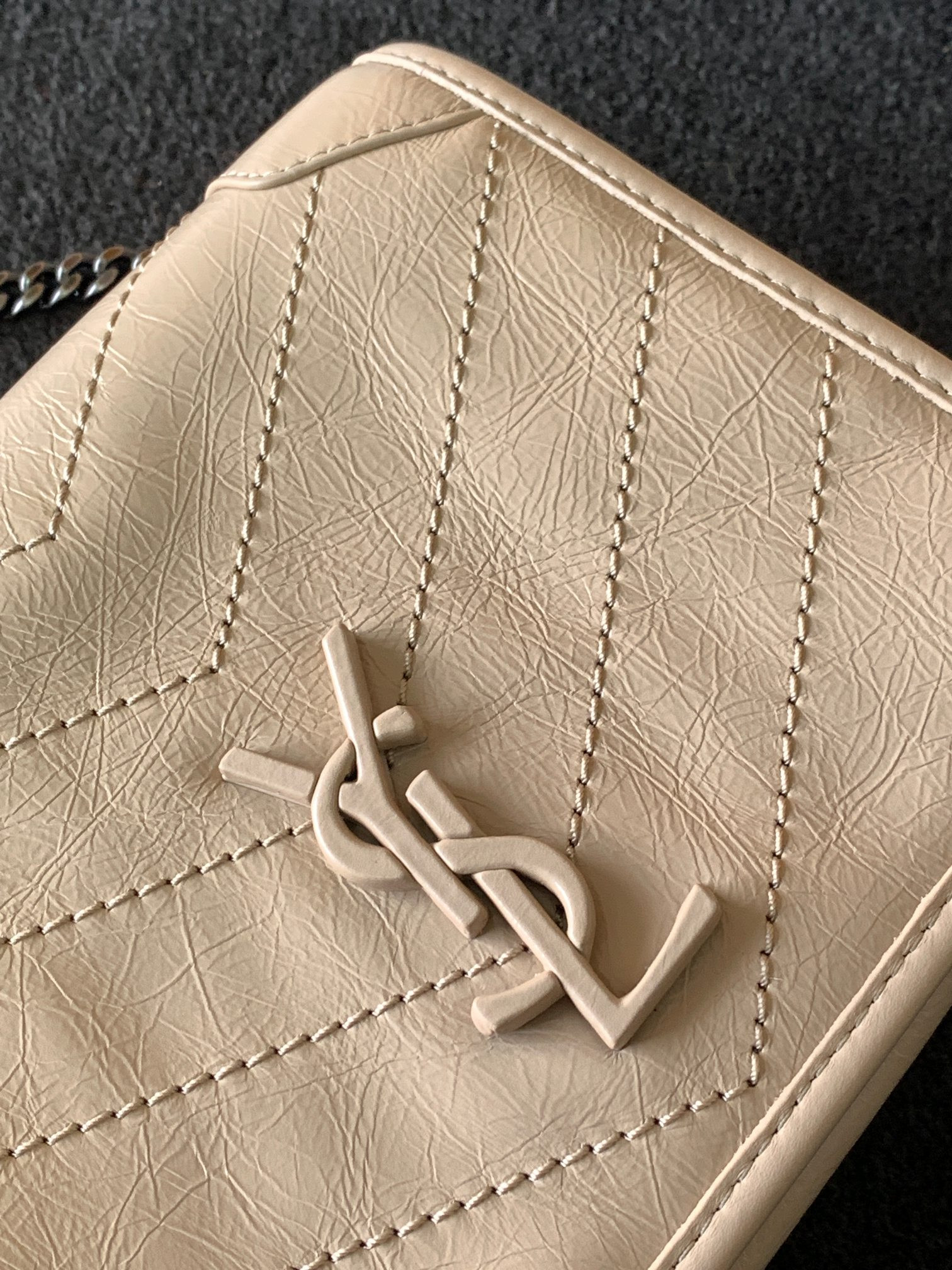 YSL NIKI CHAIN WALLET IN SHINY LEATHER WHITE 19 x 15 x 6 CM