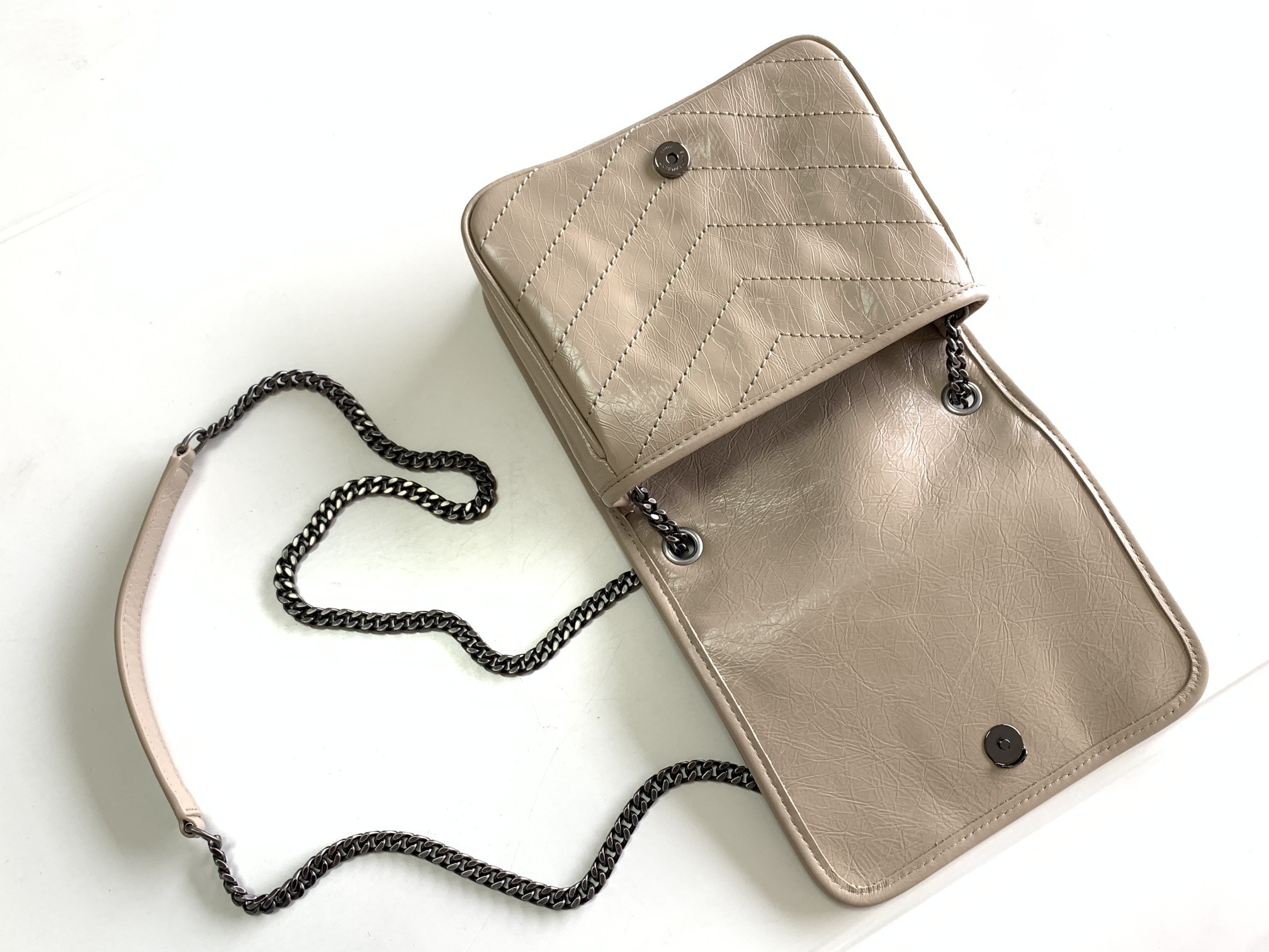 YSL NIKI CHAIN WALLET IN SHINY LEATHER WHITE 19 x 15 x 6 CM