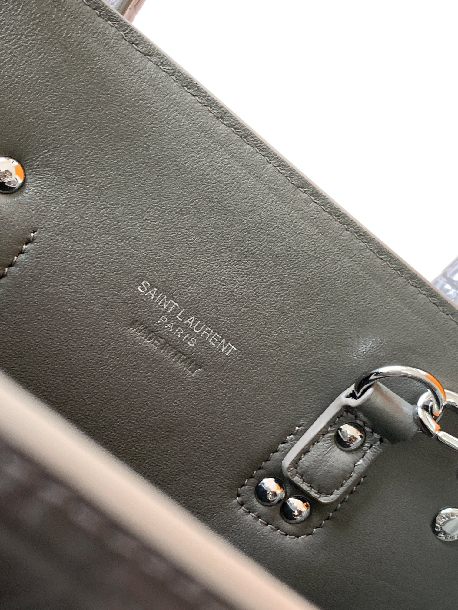 YSL SAC DE JOUR IN EMBOSSED CROCODILE LEATHER - baby 26x13.5x12.5cm