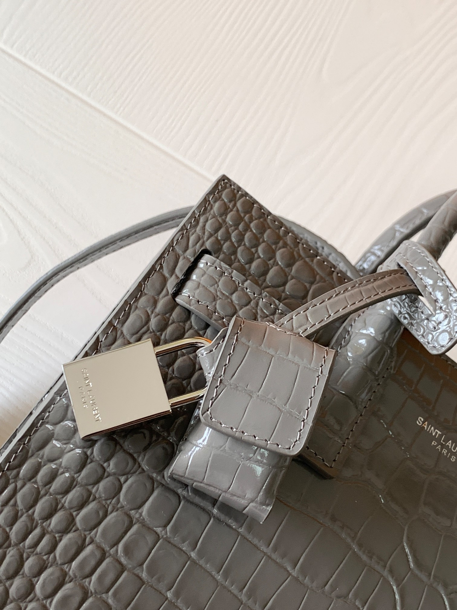 YSL SAC DE JOUR IN CROCODILE EMBOSSED LEATHER - NANO 22x18x10.5cm