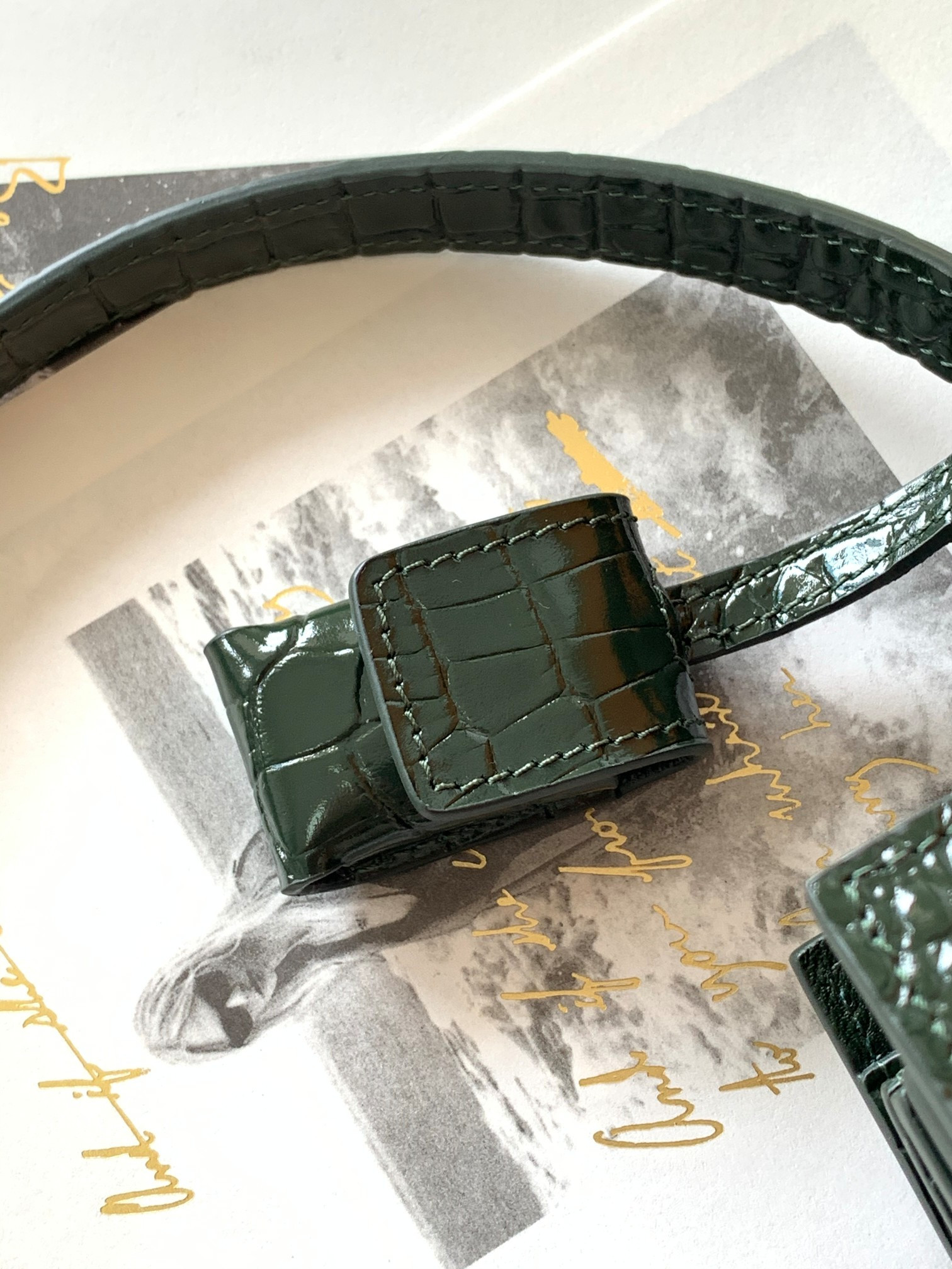 YSL SAC DE JOUR IN CROCODILE EMBOSSED LEATHER - NANO 22x18x10.5cm