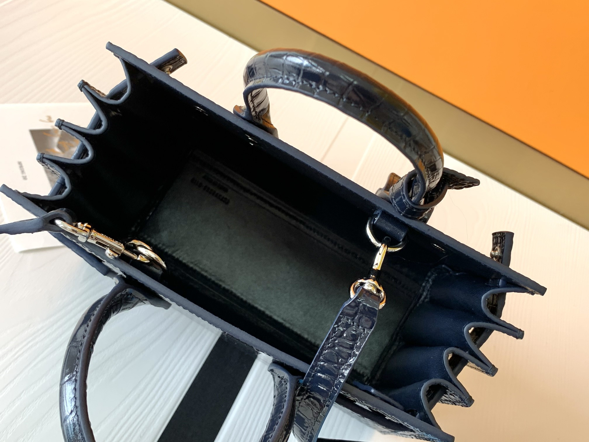 YSL SAC DE JOUR IN CROCODILE EMBOSSED LEATHER - NANO 22x18x10.5cm